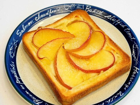 食パンで簡単に出来る！アップルパイ